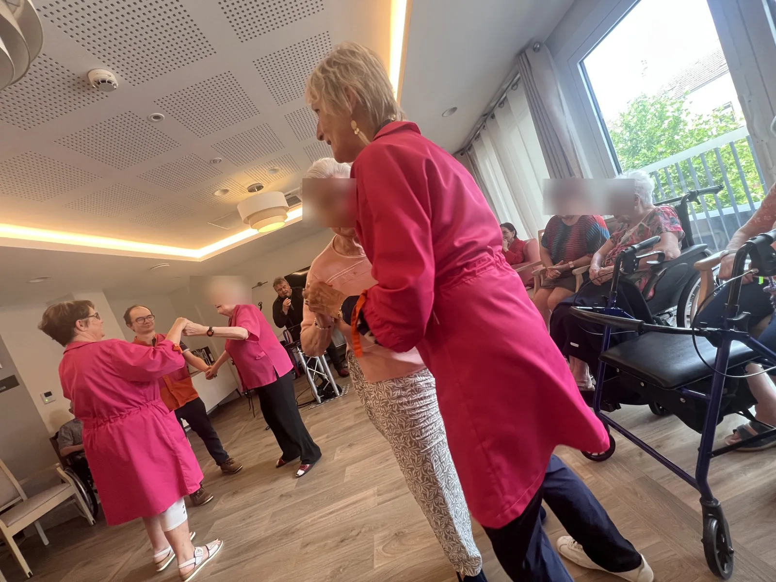 C'est la fête avec les Blouses Roses et Tac Animation 