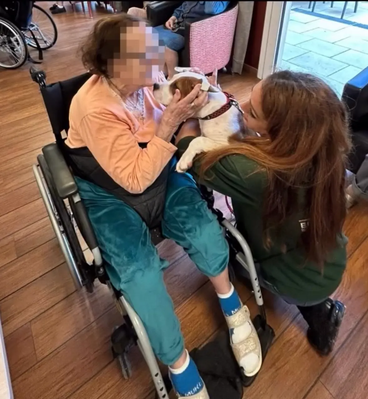 Une visite pleine de tendresse : Gaëlle nous présente son compagnon à quatre pattes
