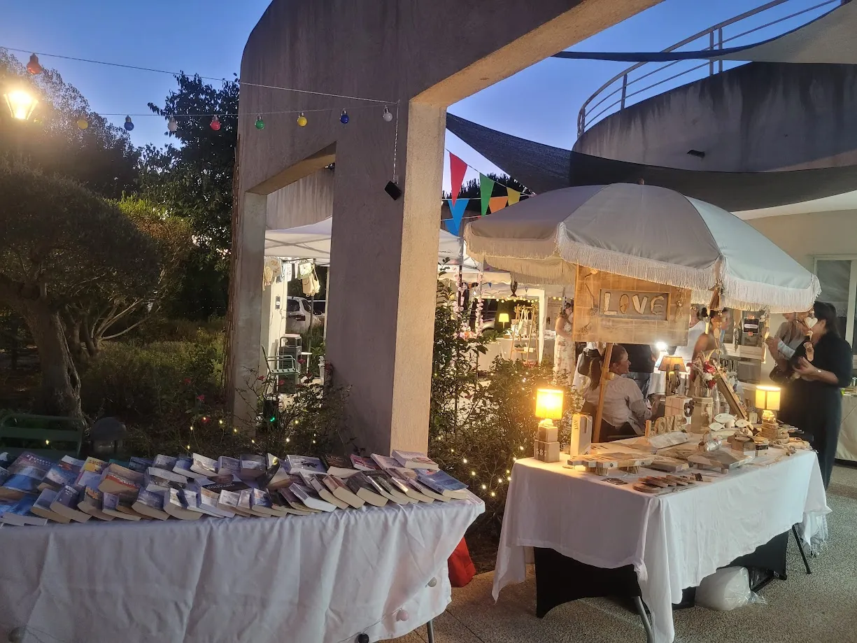 Première édition du marché nocturne à la résidence Les Jardins de Fanton : une soirée festive et réussie !