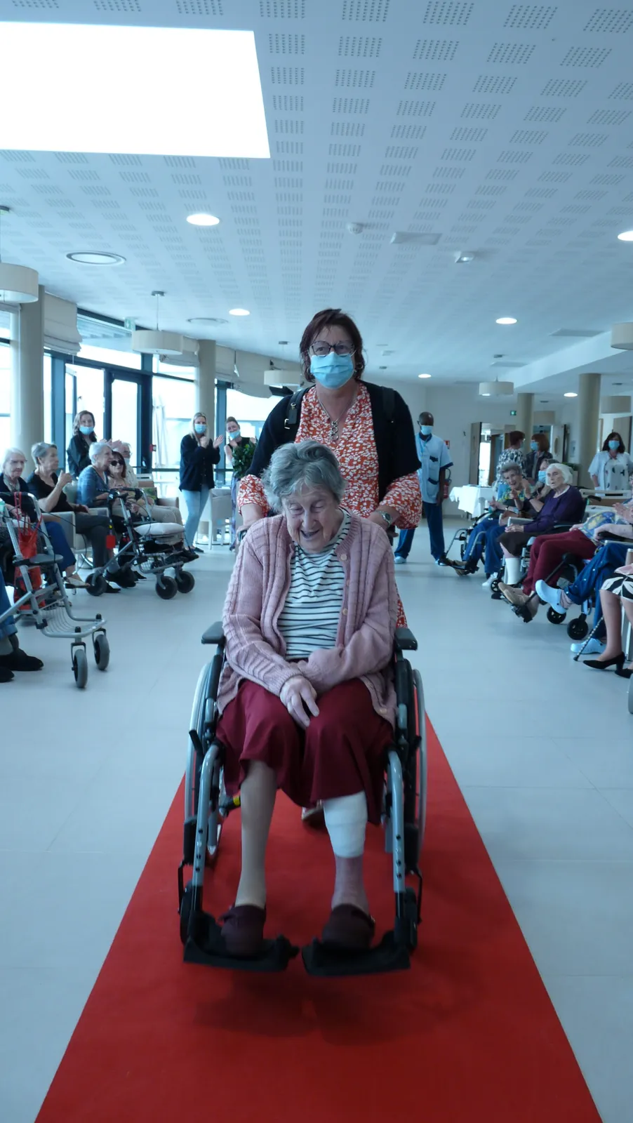 Journée du jeudi 15 Mai - grand défilé de mode printemps/ été de la résidence 