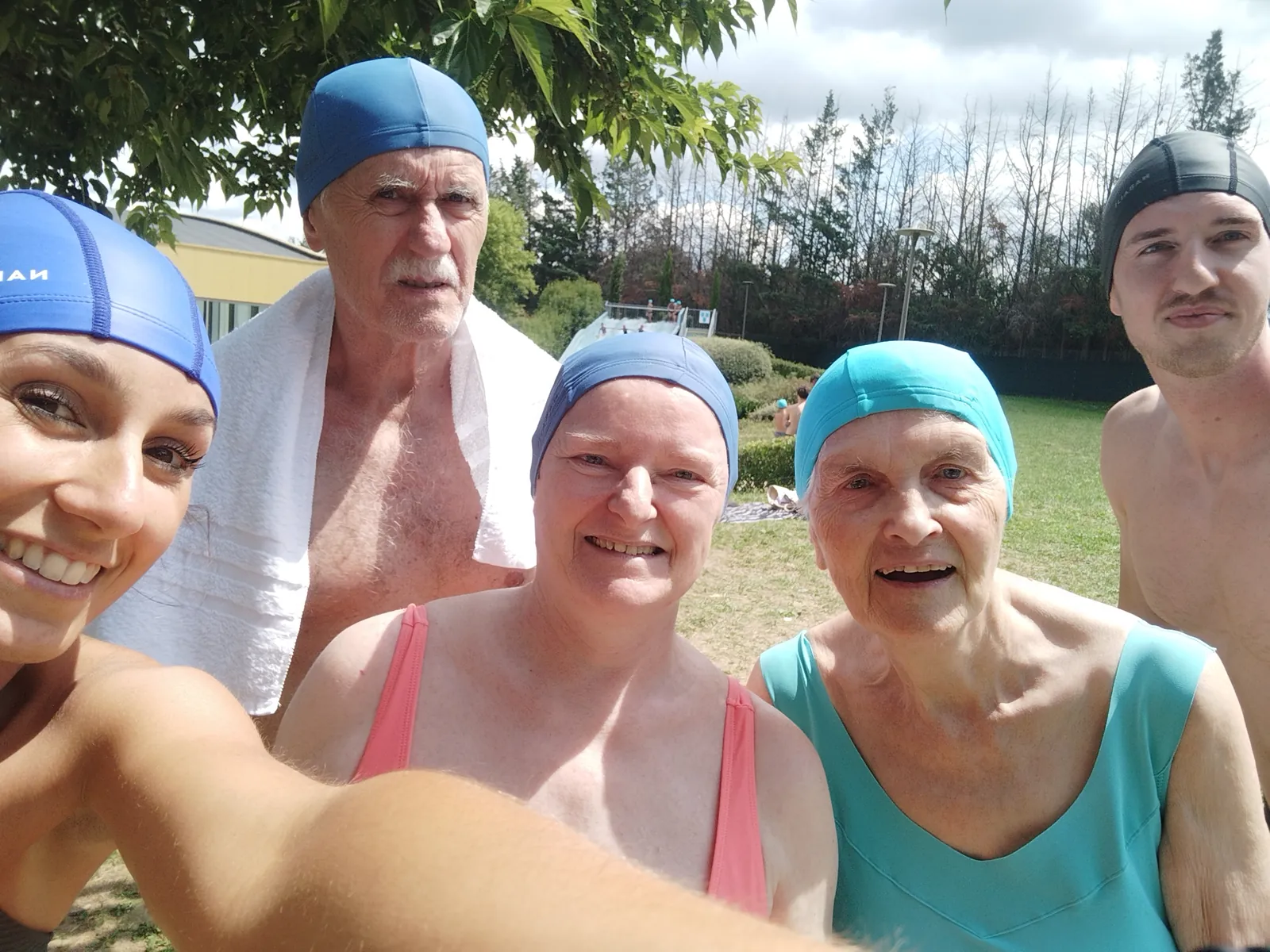 1ère sortie piscine de la saison pour les résidents des Terrasses de l'Etoile