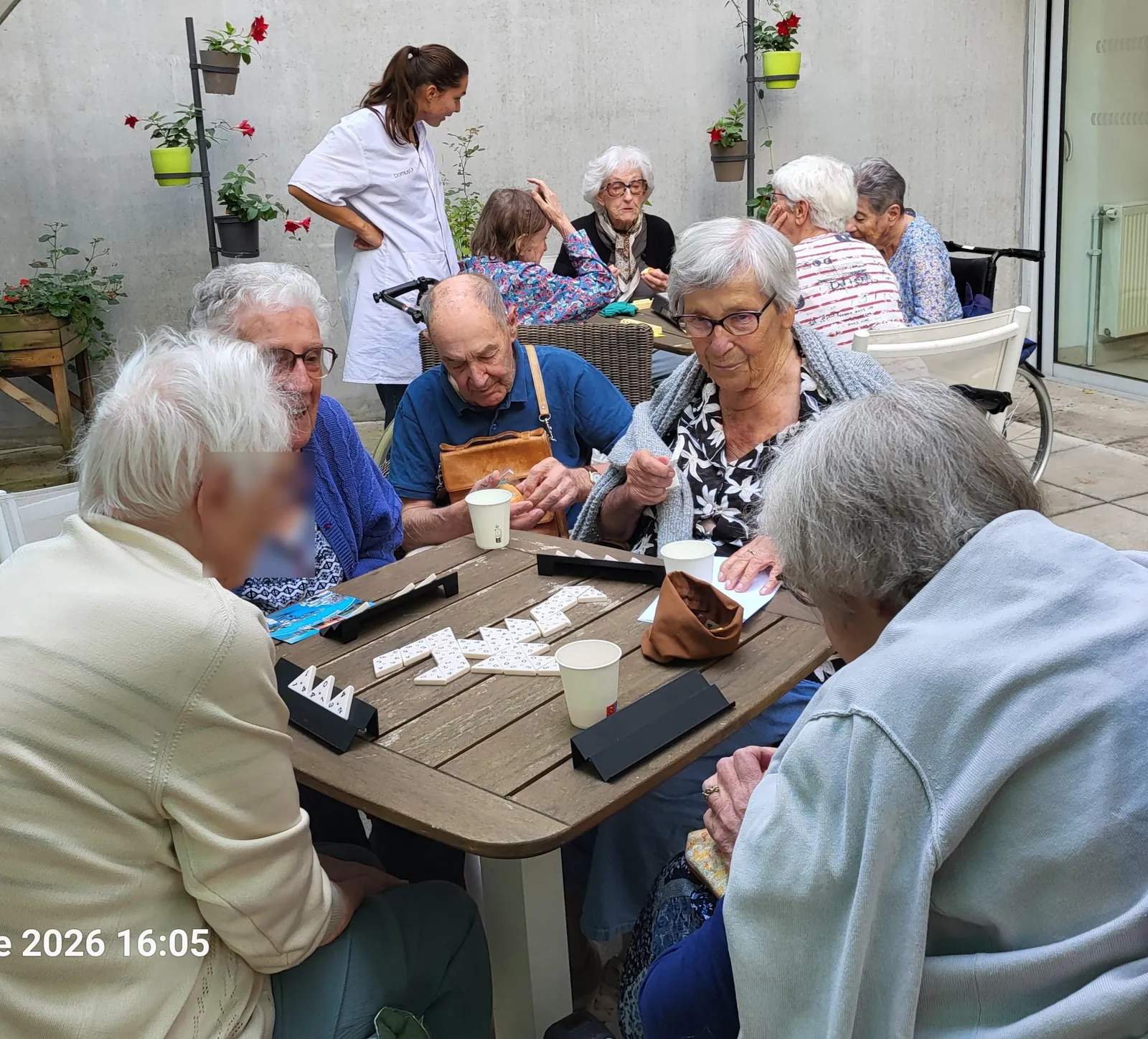 Un après-midi ensoleillé et créatif à la résidence !