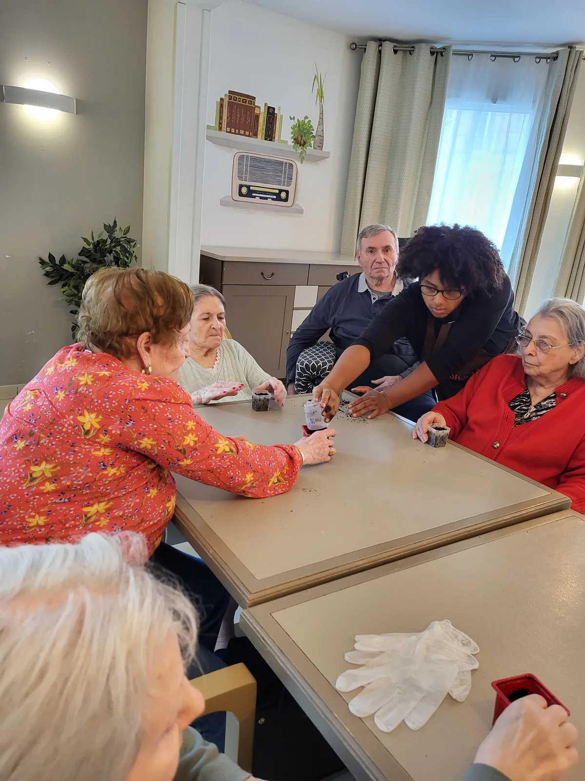 Atelier jardinage a la résidences les adrets a Clichy 