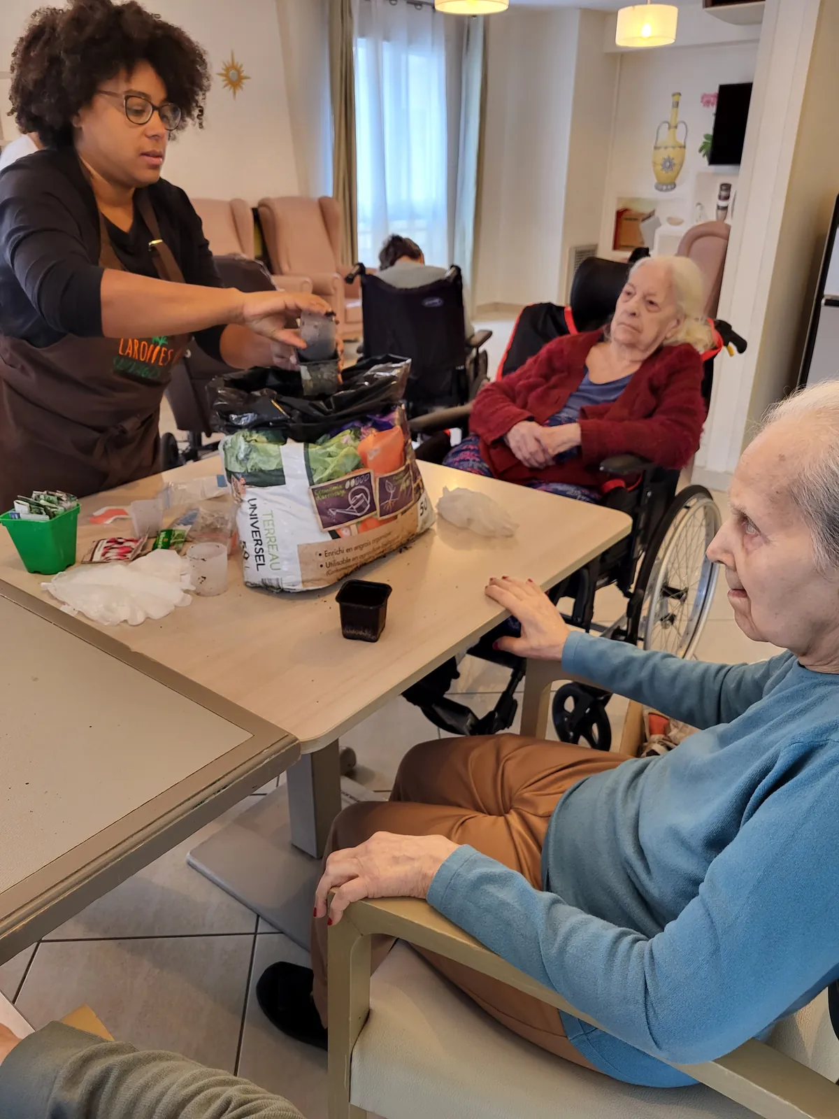 Atelier jardinage a la résidences les adrets a Clichy 
