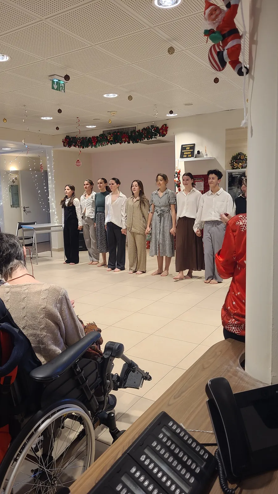 Un moment de convivialité avec Madame le Maire pour NOËL