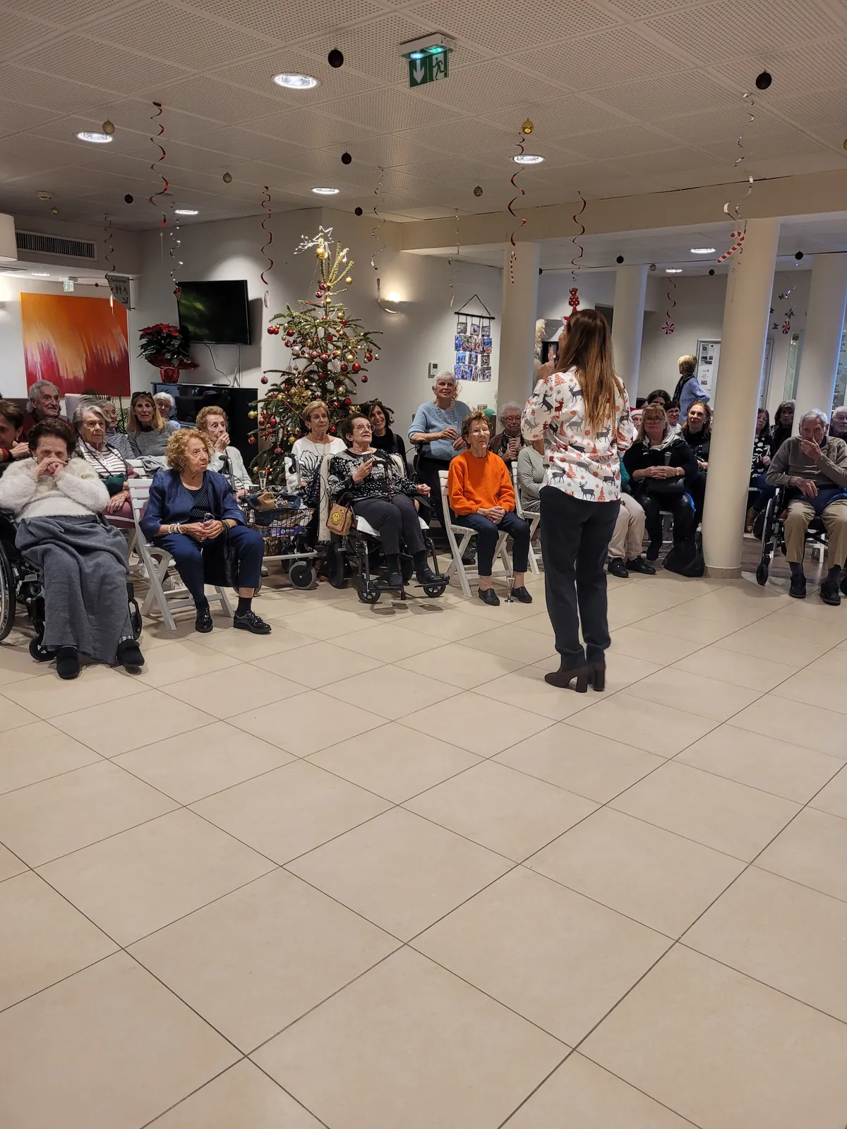 Un moment de convivialité avec Madame le Maire pour NOËL