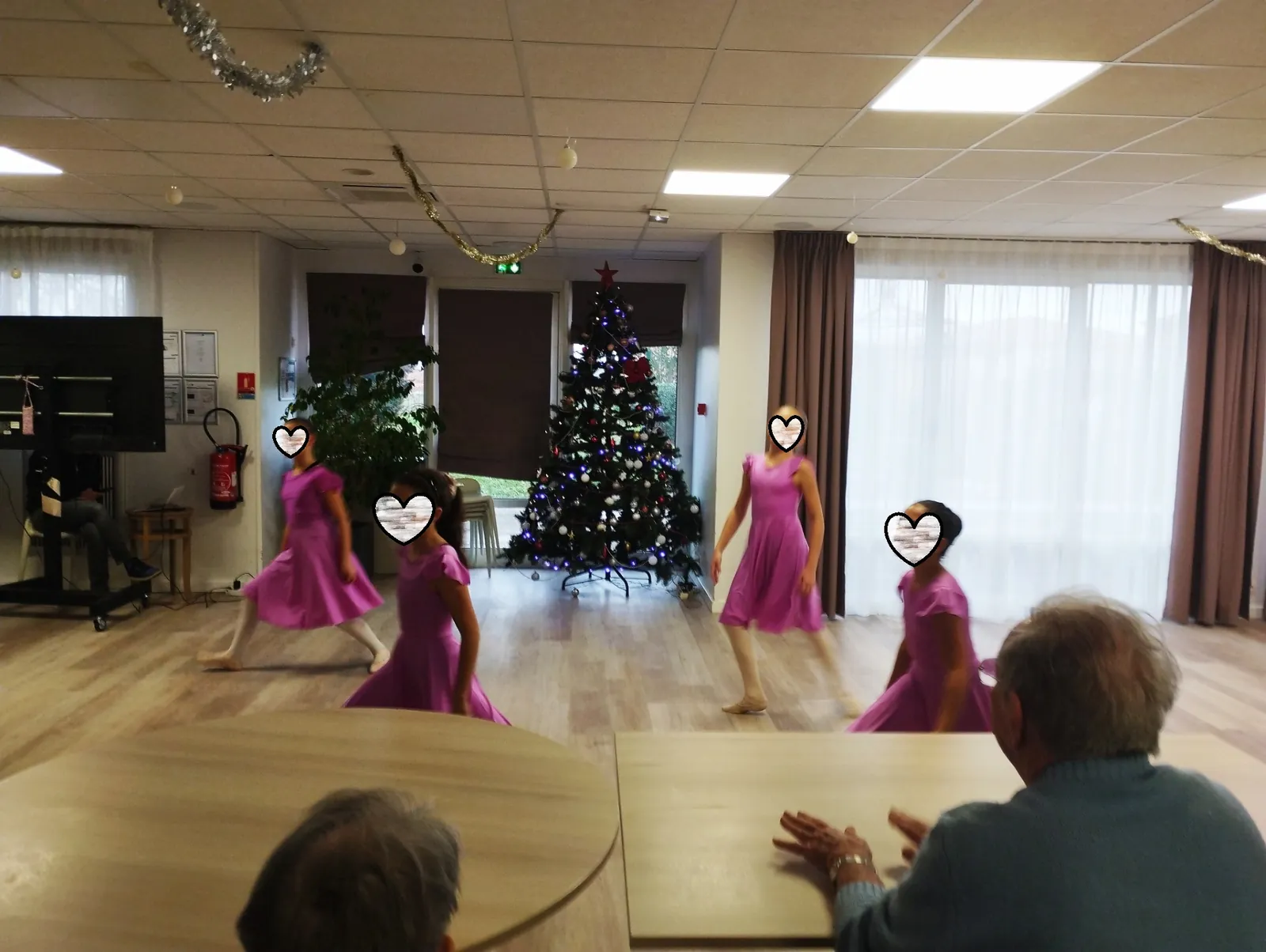 Décembre 2023 : L'école de danse" Pas à Pas"
