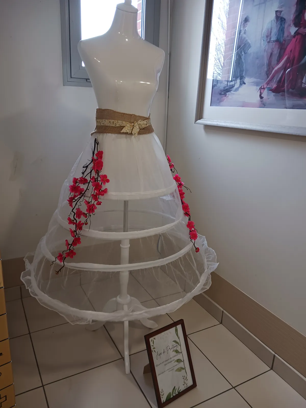 La Jupe du Printemps : Une Œuvre Collective aux Couleurs de la Saison