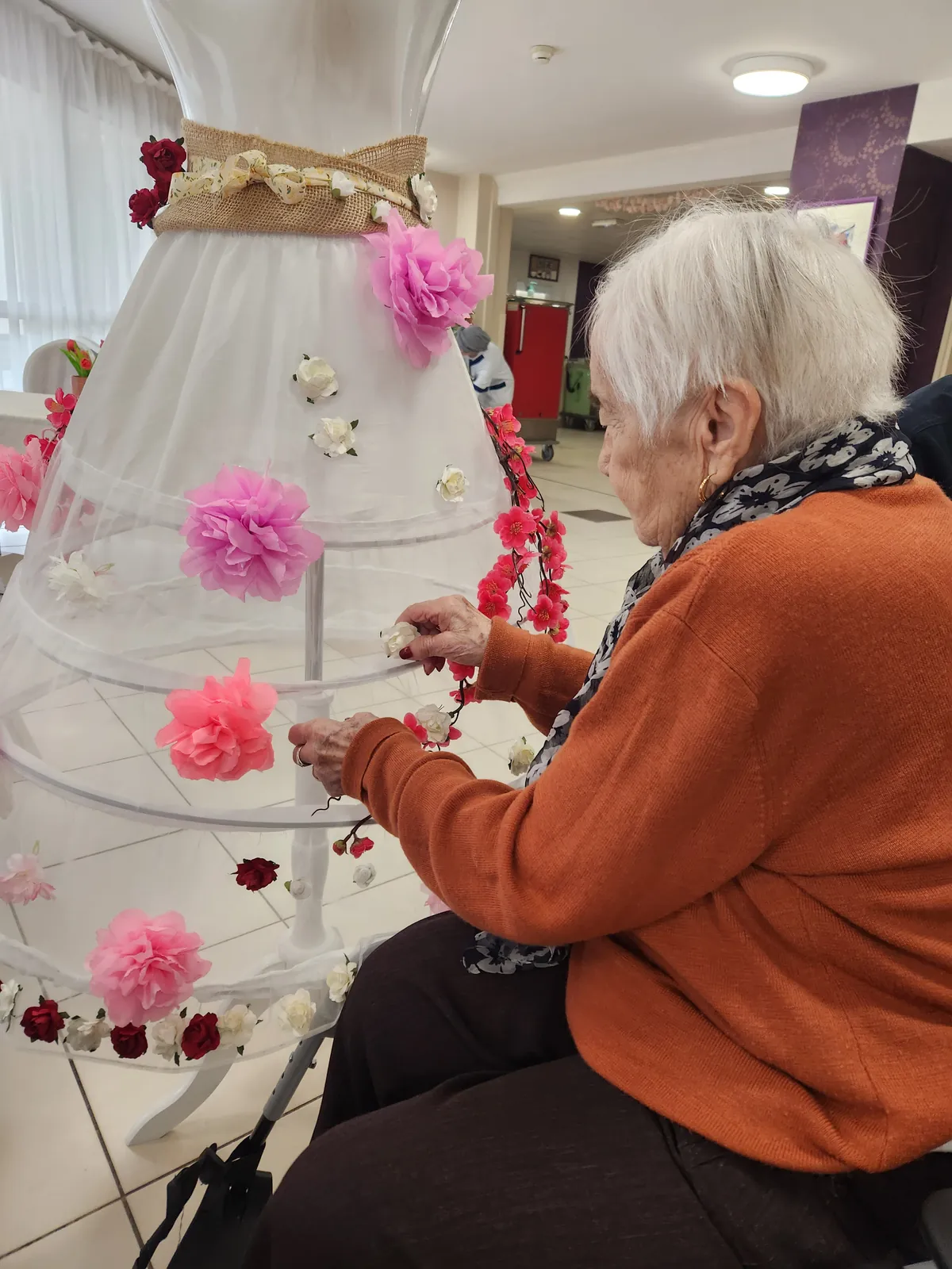 La Jupe du Printemps : Une Œuvre Collective aux Couleurs de la Saison