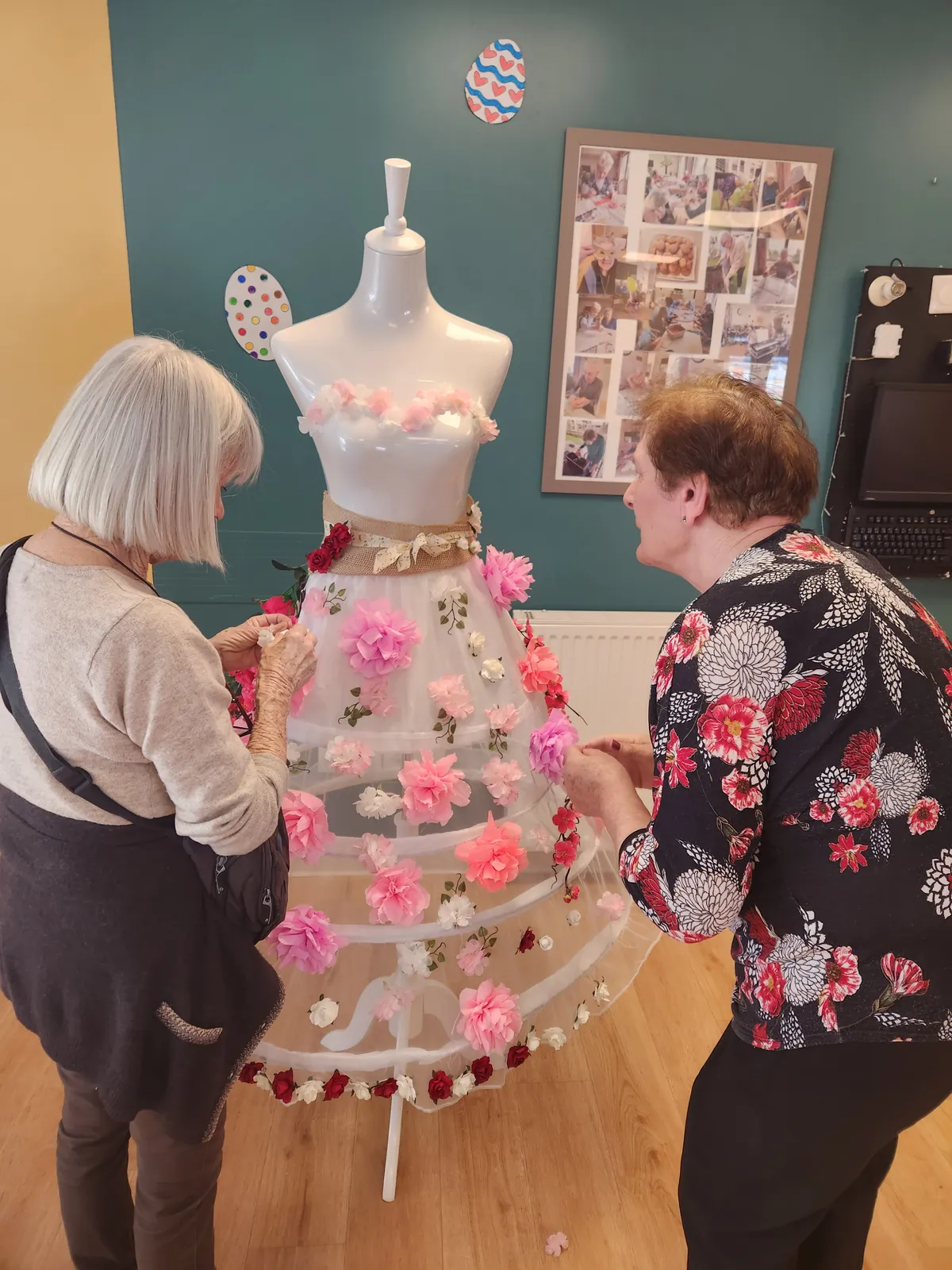 La Jupe du Printemps : Une Œuvre Collective aux Couleurs de la Saison