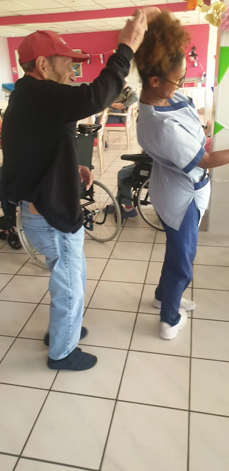 Après midi dansante avec les aides soignantes 