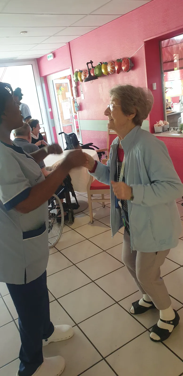 Après midi dansante avec les aides soignantes 
