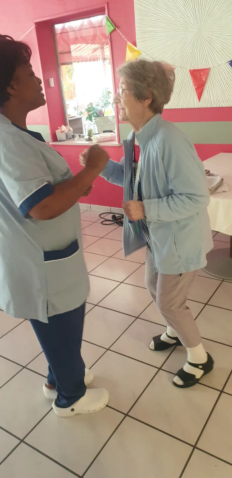 Après midi dansante avec les aides soignantes 