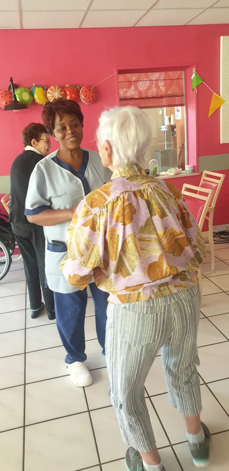 Après midi dansante avec les aides soignantes 