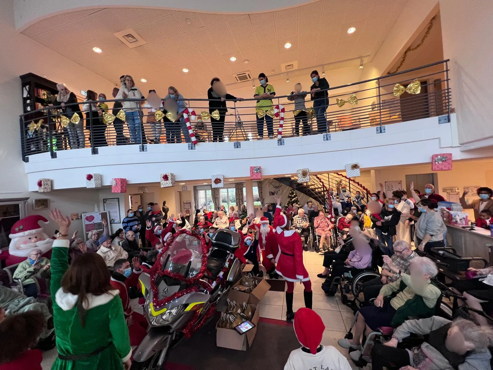 Les résidents rock Noël avec les Père-Noël motards ! 