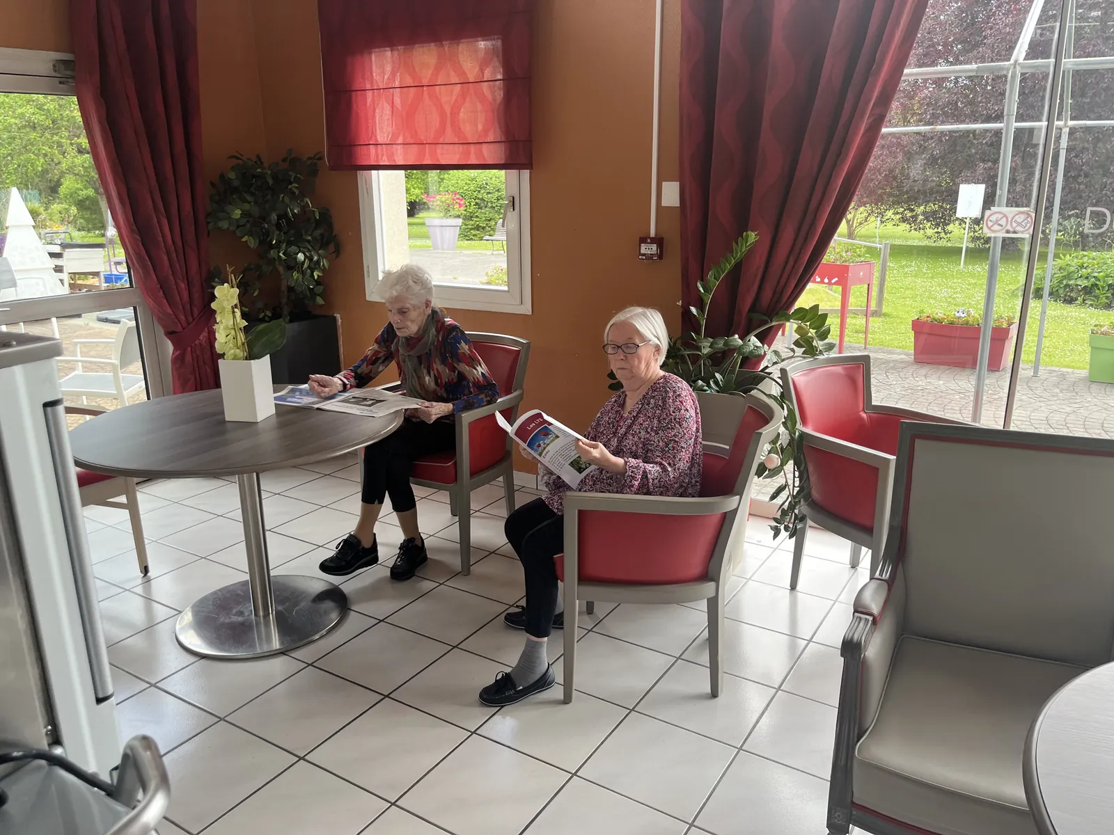 Lecture des journaux. 