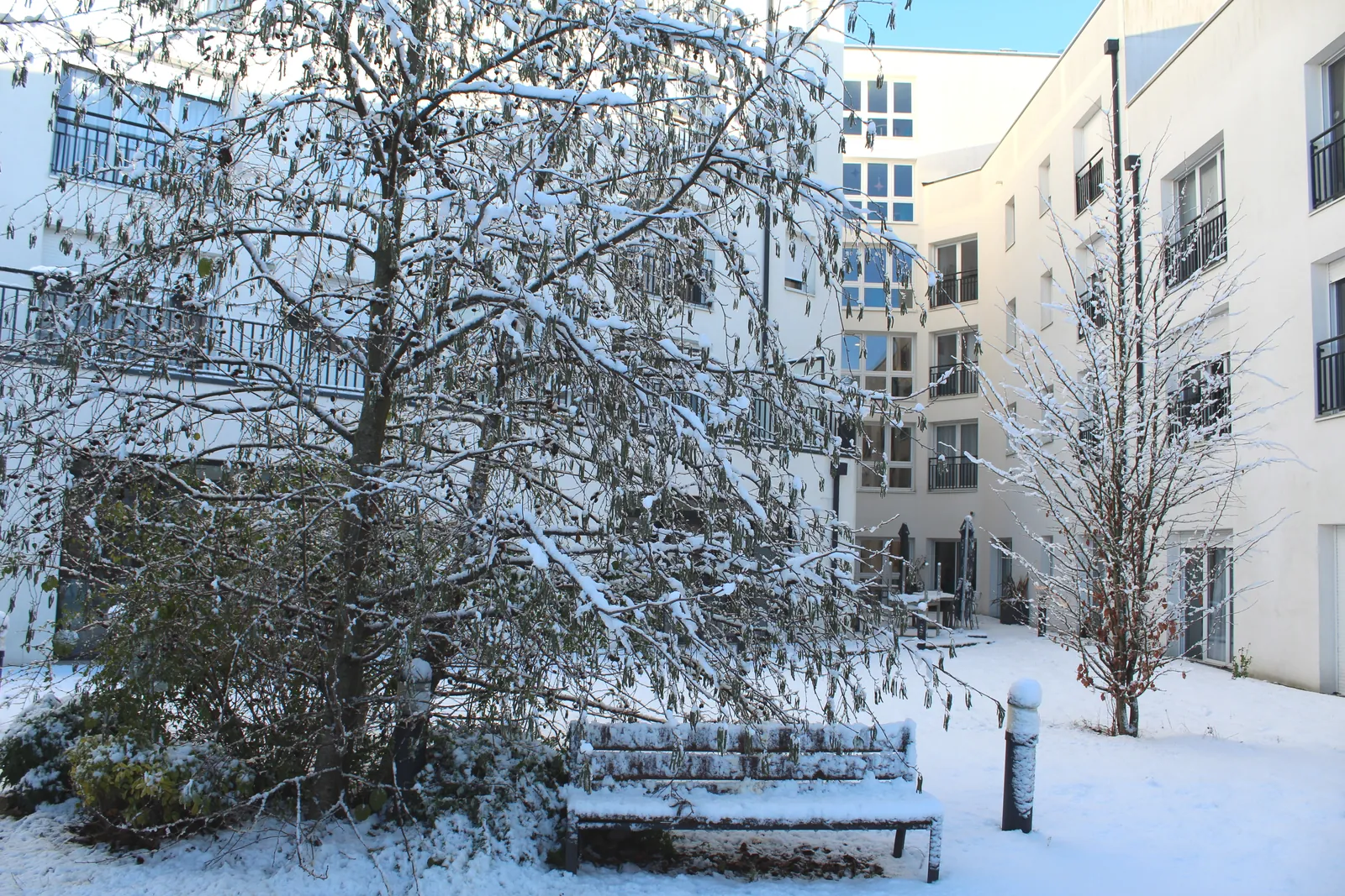 La Résidence sous son manteau blanc !