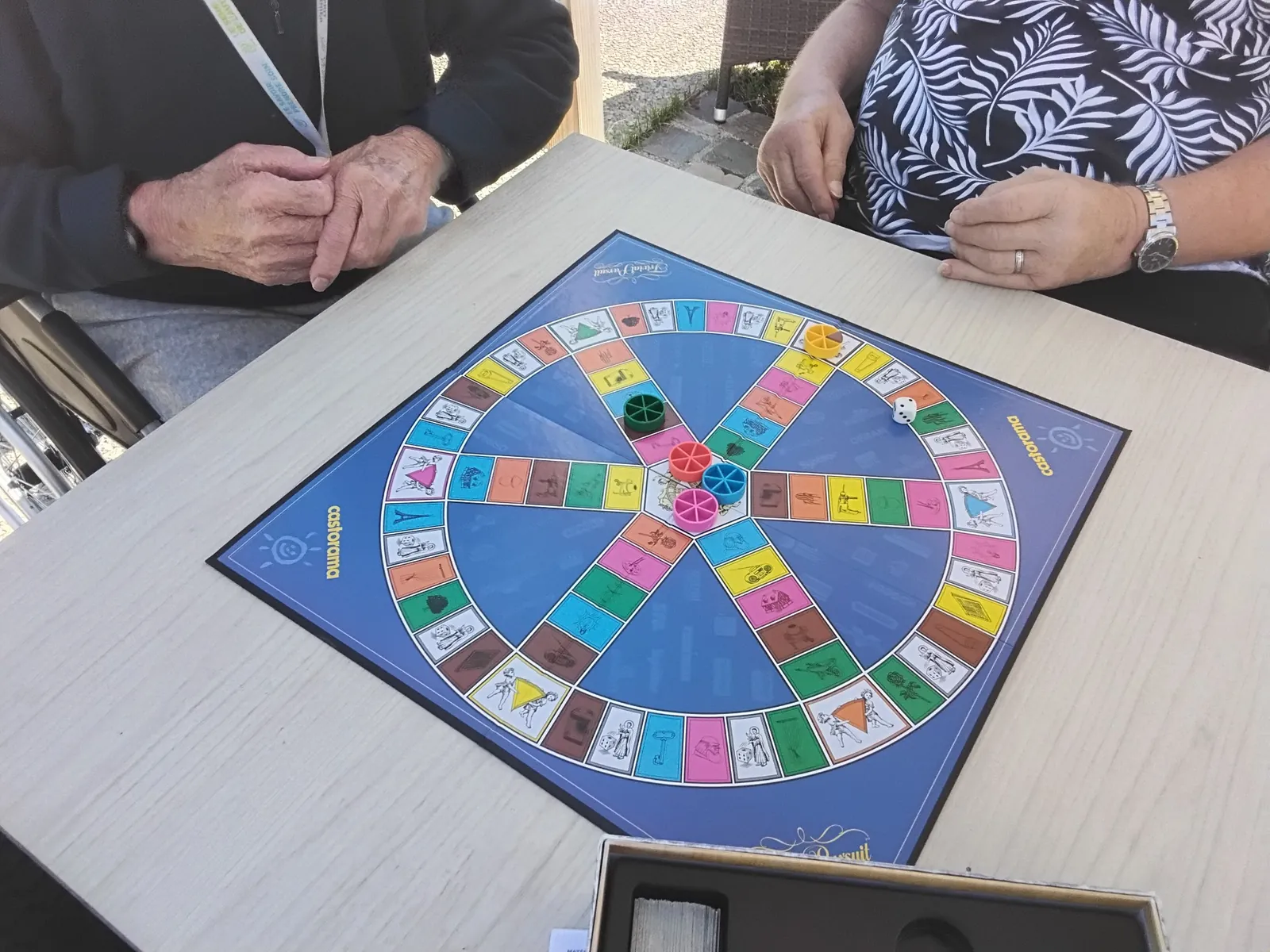 Après-midi jeux sur la terrasse!