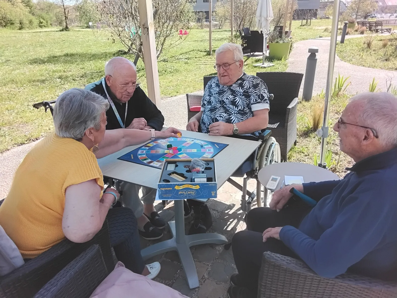 Après-midi jeux sur la terrasse!