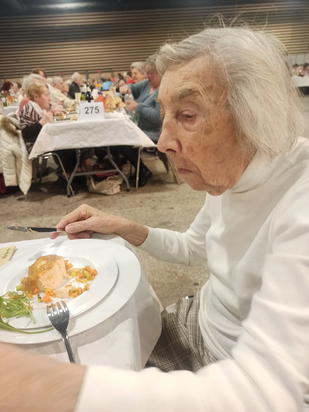 Les résidents de l’EHPAD Tiers Temps au repas des séniors de la Ville de Reims