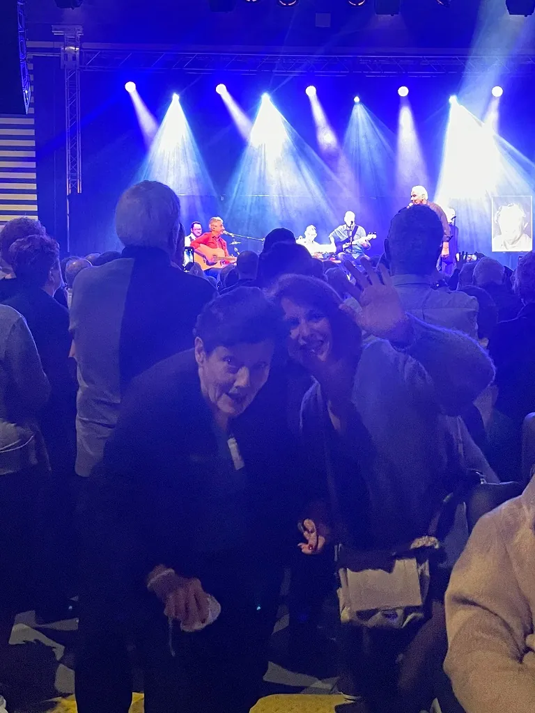 Les résidents de l’EHPAD Tiers Temps au repas des séniors de la Ville de Reims