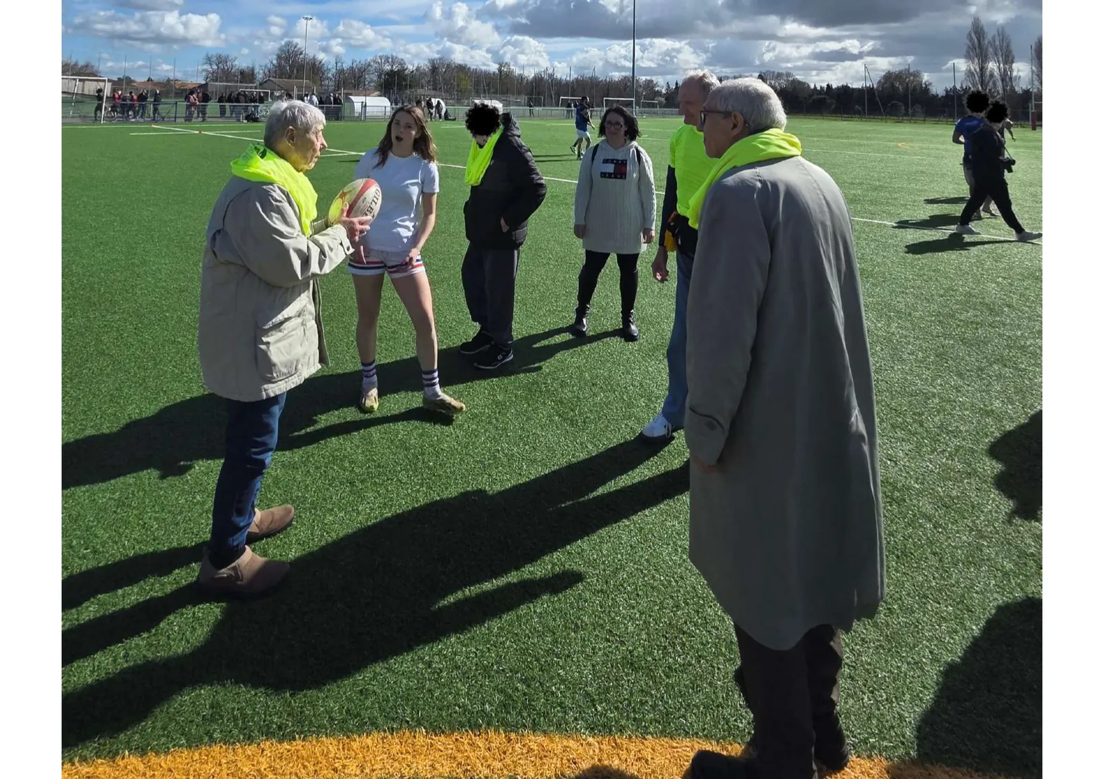 Rugby pour tous : une rencontre intergénérationnelle réussie