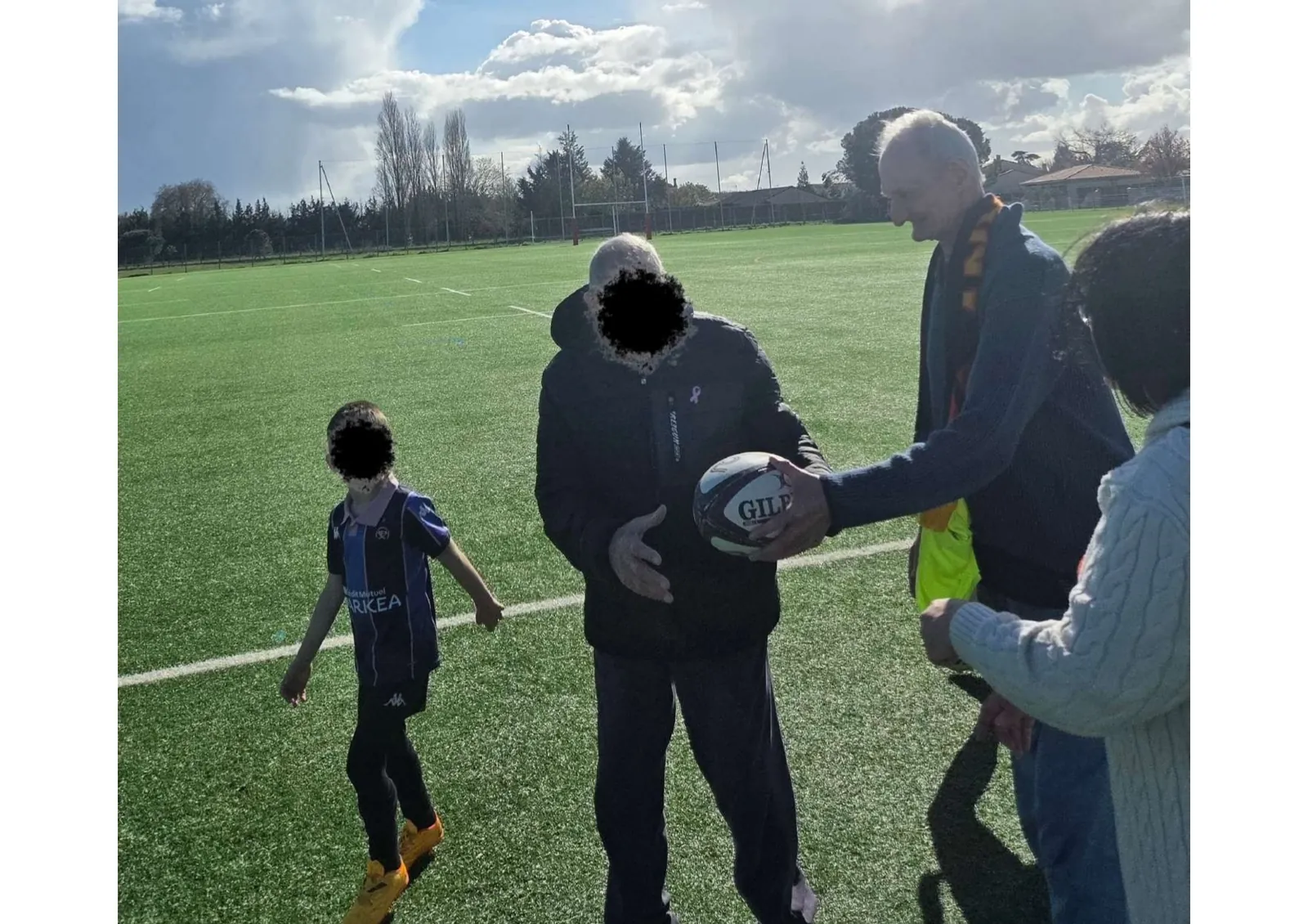 Rugby pour tous : une rencontre intergénérationnelle réussie