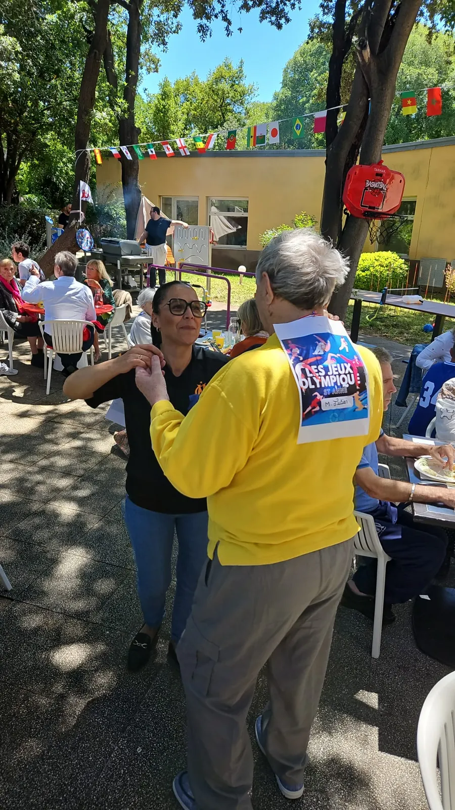 Une Journée Festive aux Couleurs des Jeux Olympiques à la Résidence Sainte Anne !