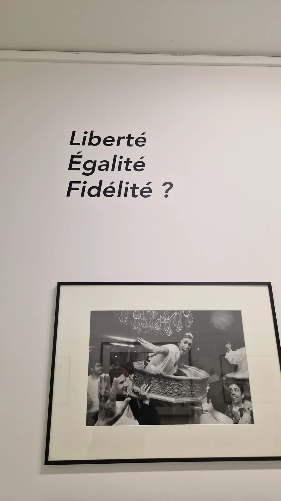 Visite d'une exposition de photo Gérad Uferas à la villa Tamaris de la Seyne sur Mer