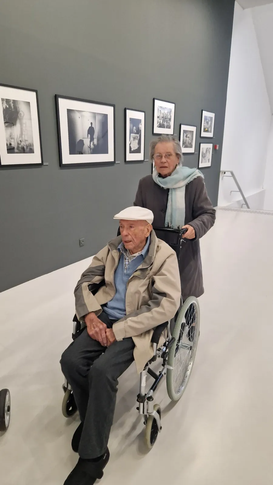 Visite d'une exposition de photo Gérad Uferas à la villa Tamaris de la Seyne sur Mer