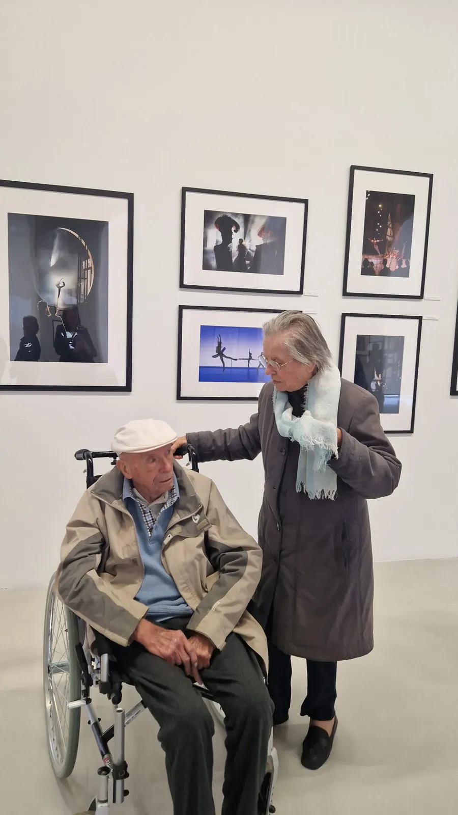 Visite d'une exposition de photo Gérad Uferas à la villa Tamaris de la Seyne sur Mer