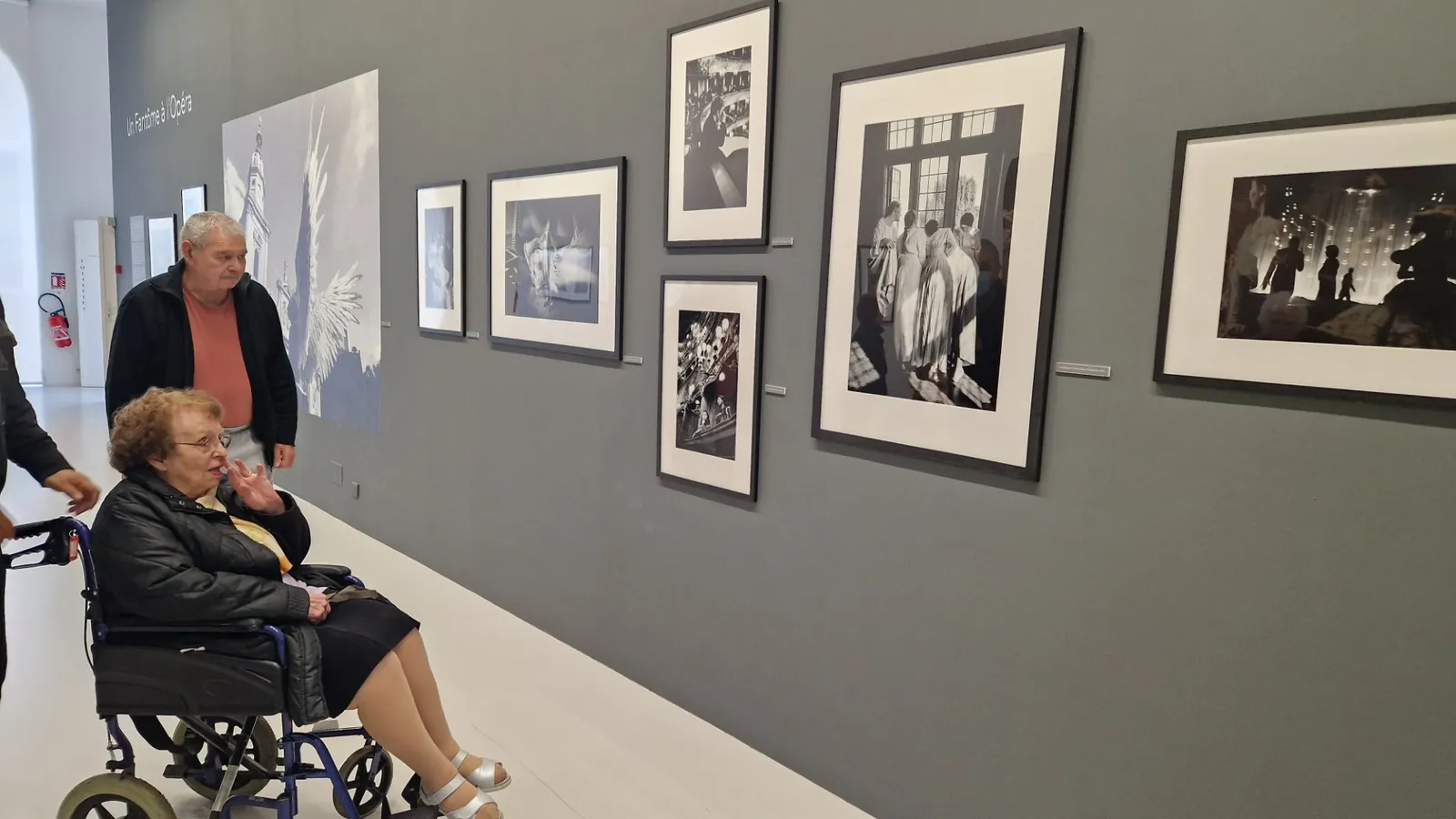 Visite d'une exposition de photo Gérad Uferas à la villa Tamaris de la Seyne sur Mer