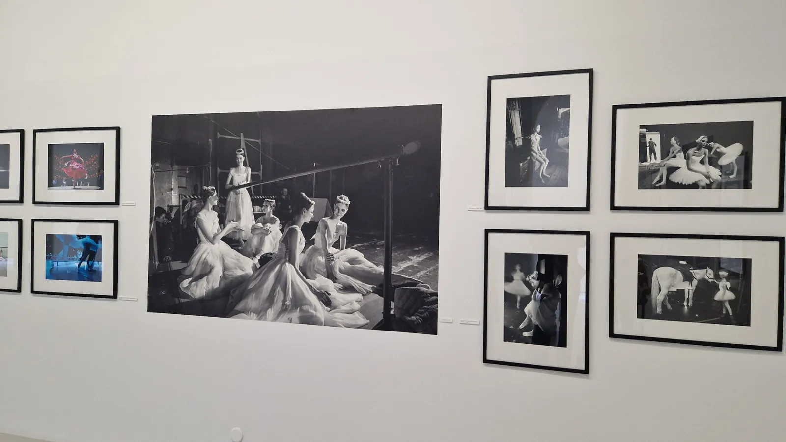Visite d'une exposition de photo Gérad Uferas à la villa Tamaris de la Seyne sur Mer