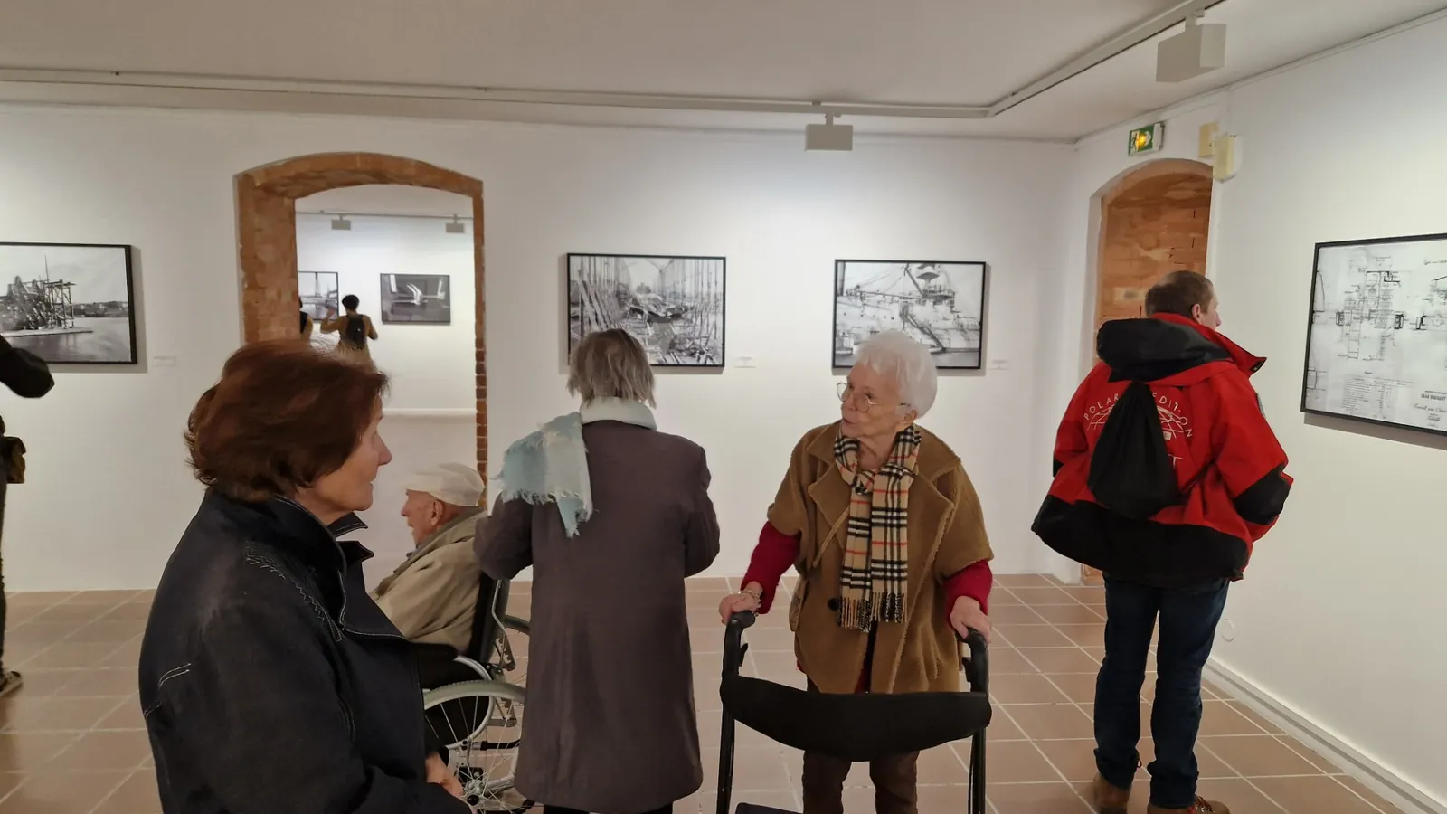 Visite d'une exposition de photo Gérad Uferas à la villa Tamaris de la Seyne sur Mer
