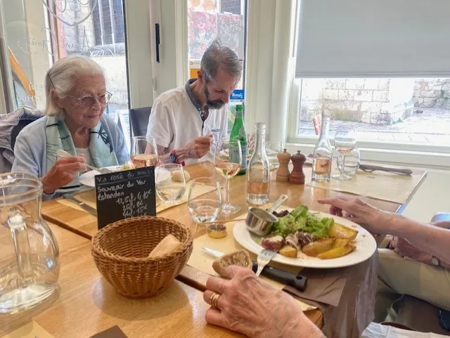SORTIE AU RESTAURANT L'AVANT GOUT DE PROVINS RESIDENCE LES JARDINS MEDICIS