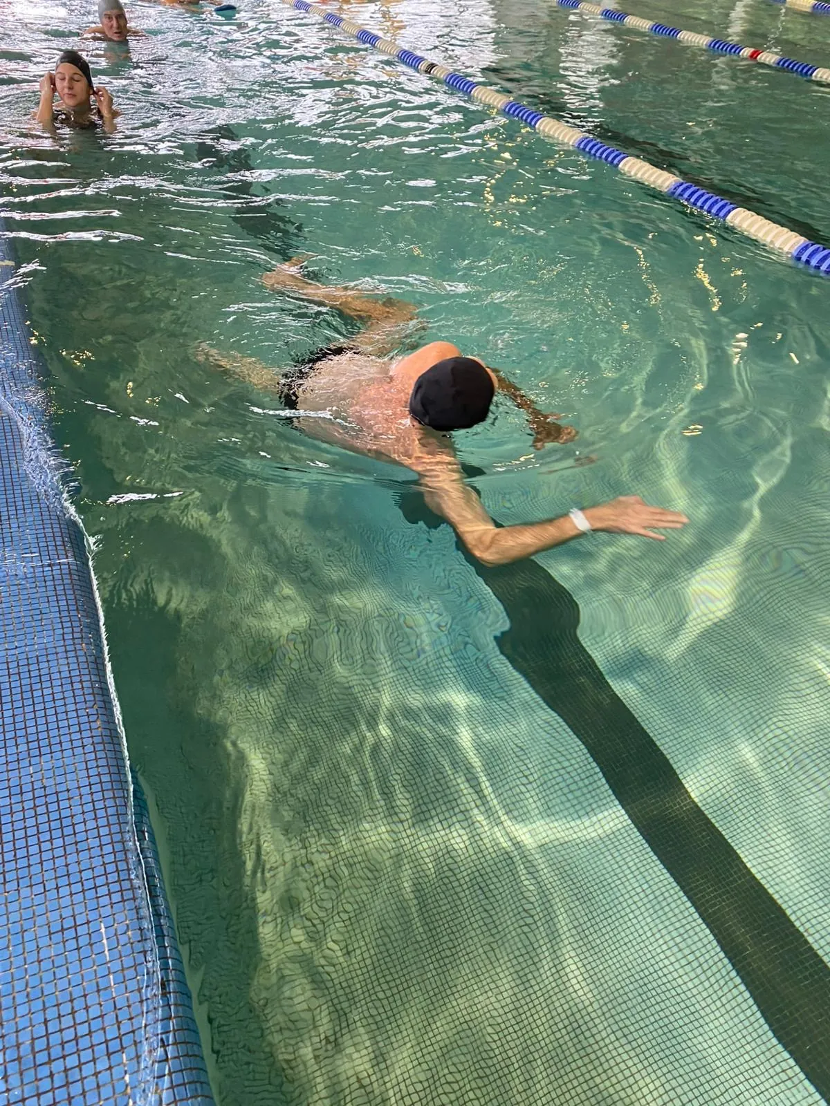 Un maillot, un bonnet et plouf !