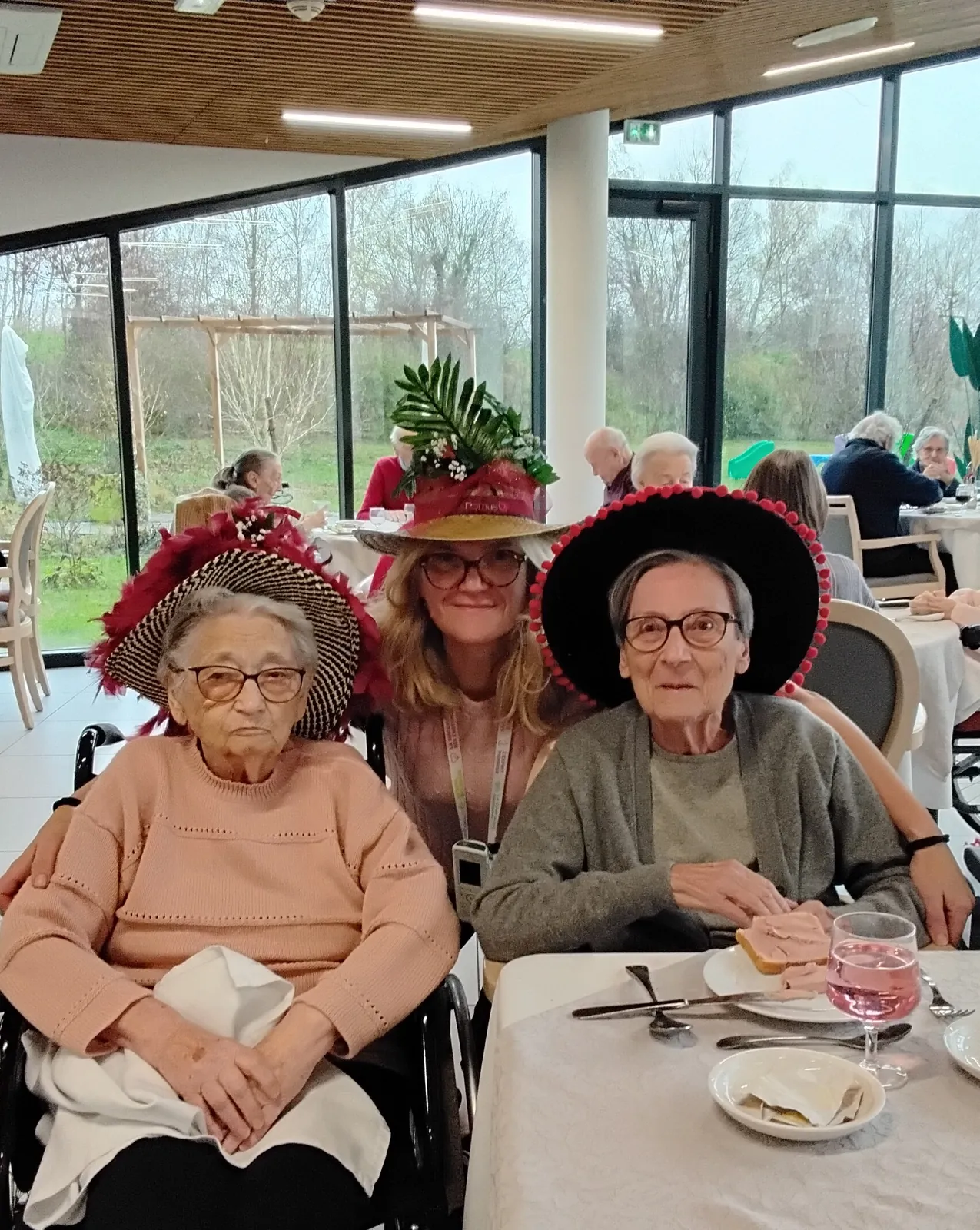  Les résidents des Jardins de l’Aunette fêtent les Catherinettes
