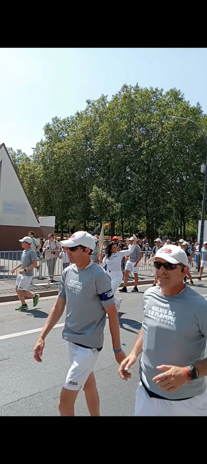 Un Moment Historique à la Résidence Médicis !  la Flamme Olympique