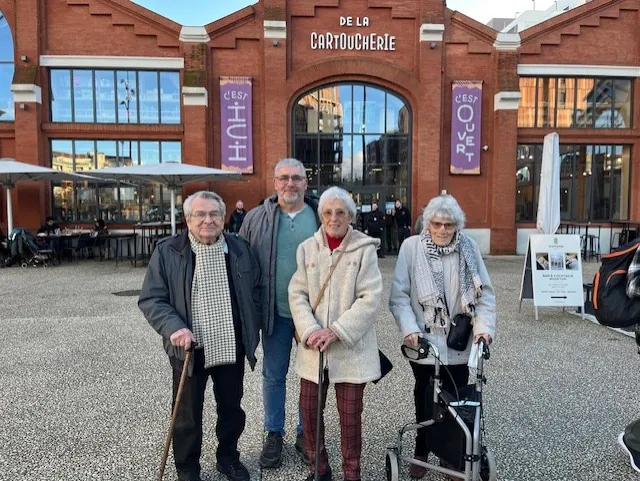 Sortie aux Halles de la Cartoucherie : un moment de découverte ou  de redécouverte