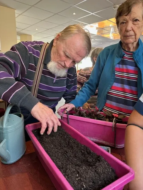 Un atelier jardinage pour fleurir la terrasse 