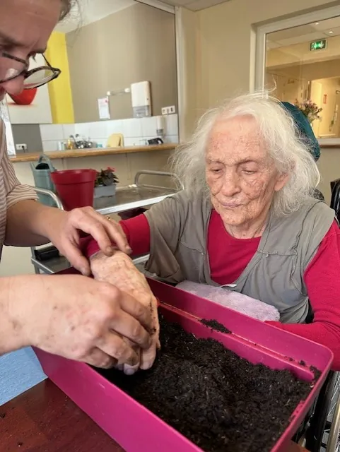 Un atelier jardinage pour fleurir la terrasse 