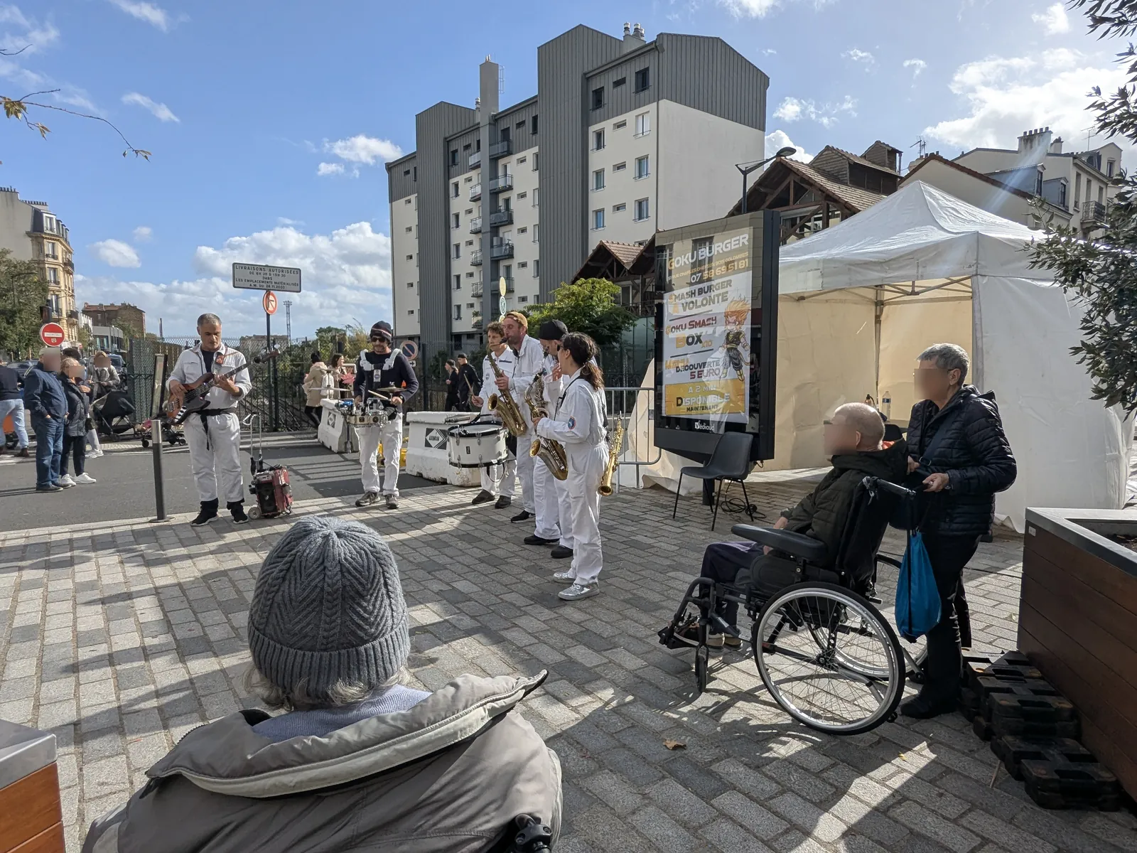 Sortie à la fête de quartier : deux résidents de l’EHPAD à la rencontre du voisinage
