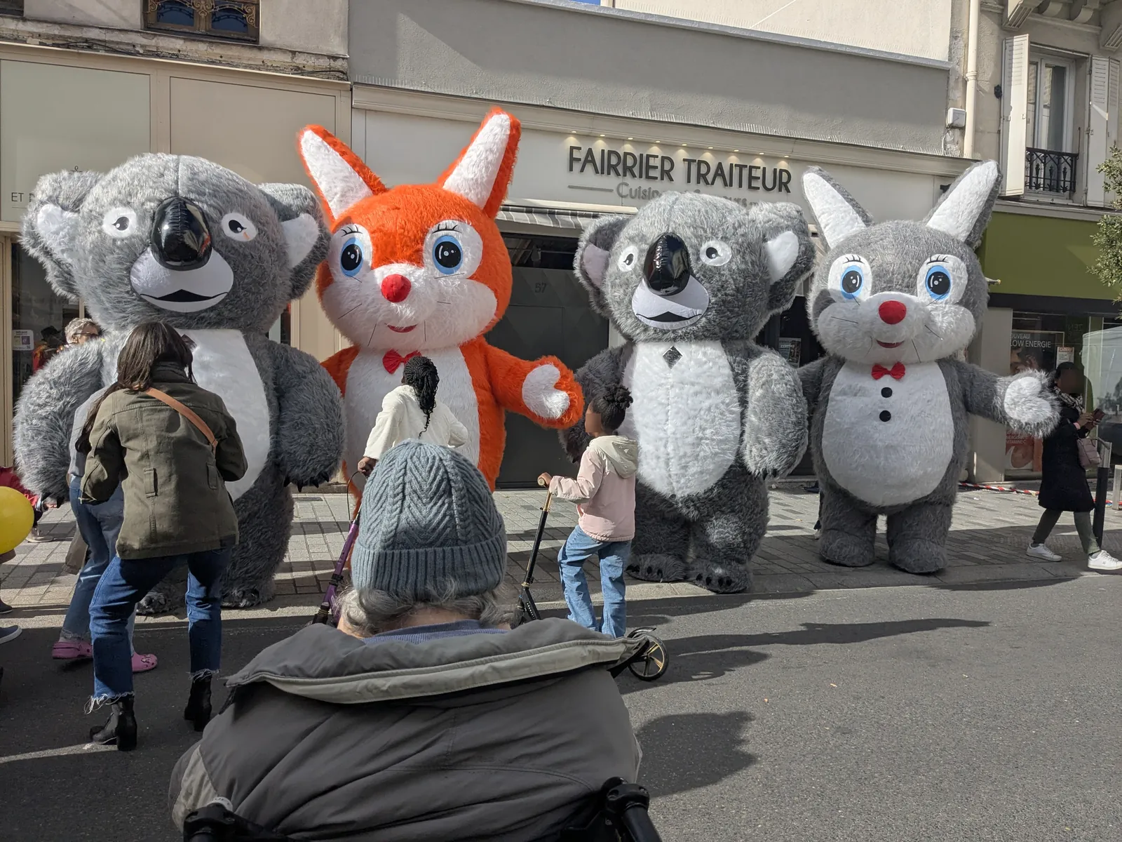Sortie à la fête de quartier : deux résidents de l’EHPAD à la rencontre du voisinage