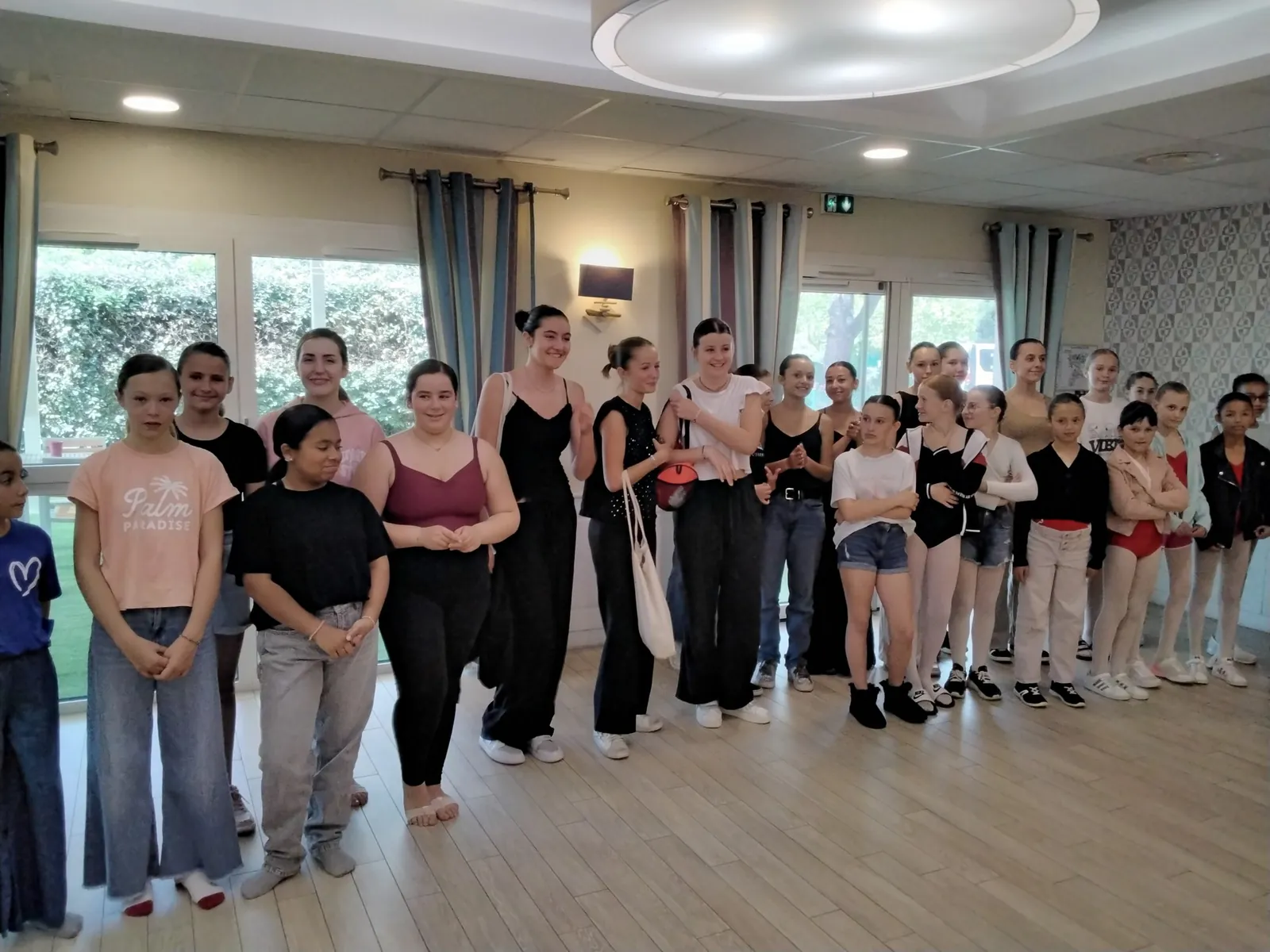 DANSE  CLASSIQUE ET CONTEMPORAINE   A L'HONNEUR 