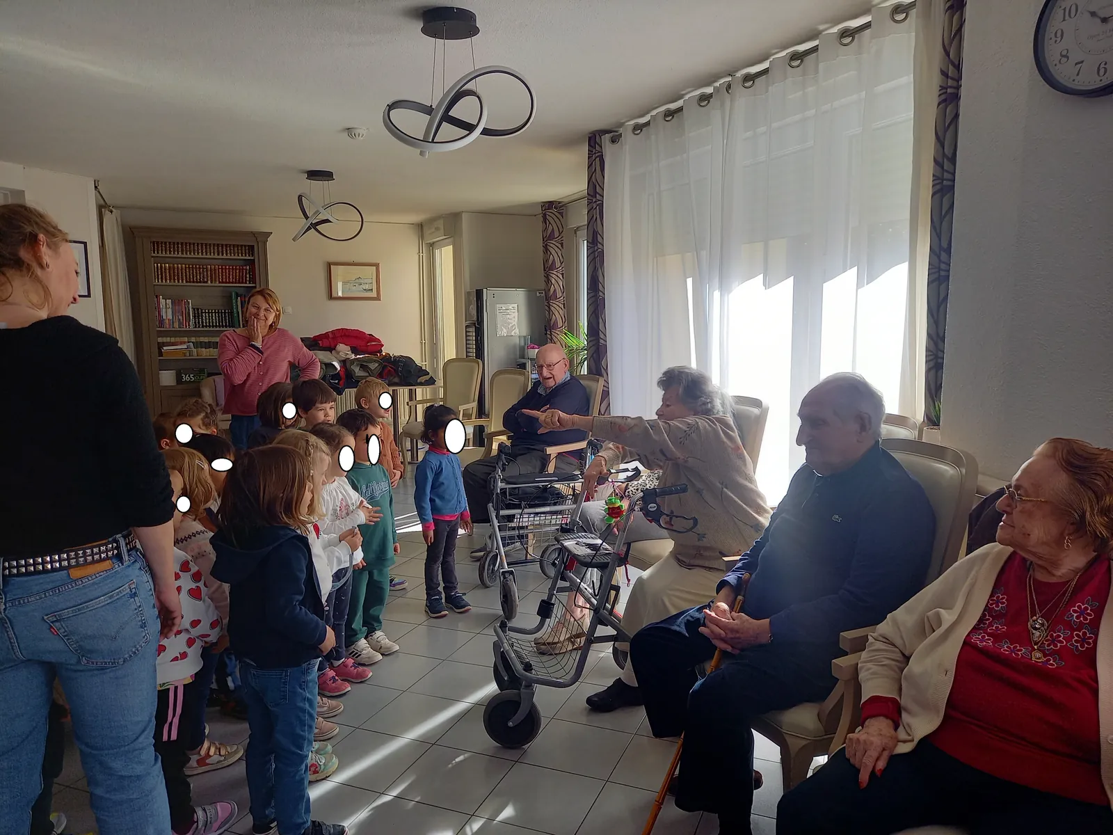 Une matinée pleine de sourires et de partage avec les enfants 