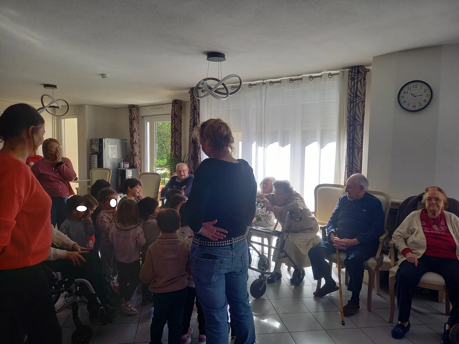Une matinée pleine de sourires et de partage avec les enfants 