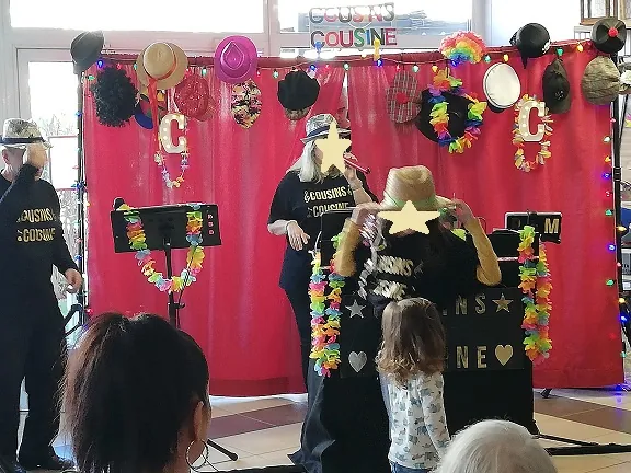 Un spectacle de variétés détonnant à la maison de retraite les Vallières !