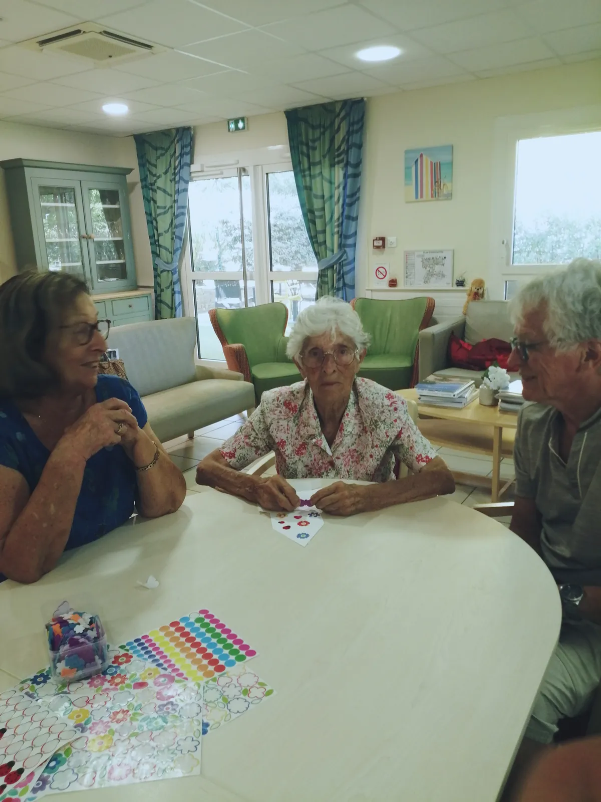  Un bel après-midi créatif partagé en famille à l'Accueil de Jour 