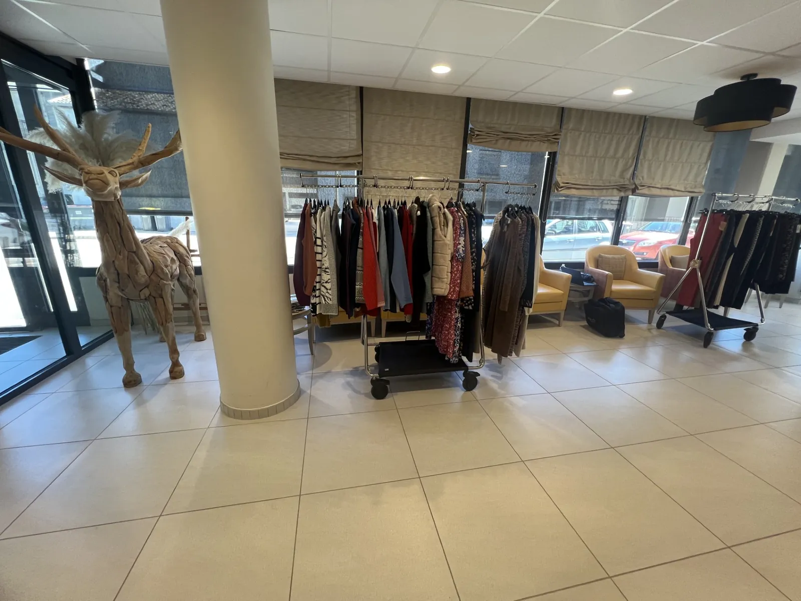 Exposition de vêtements du magasin l'Age d'or à la maison de retraite !