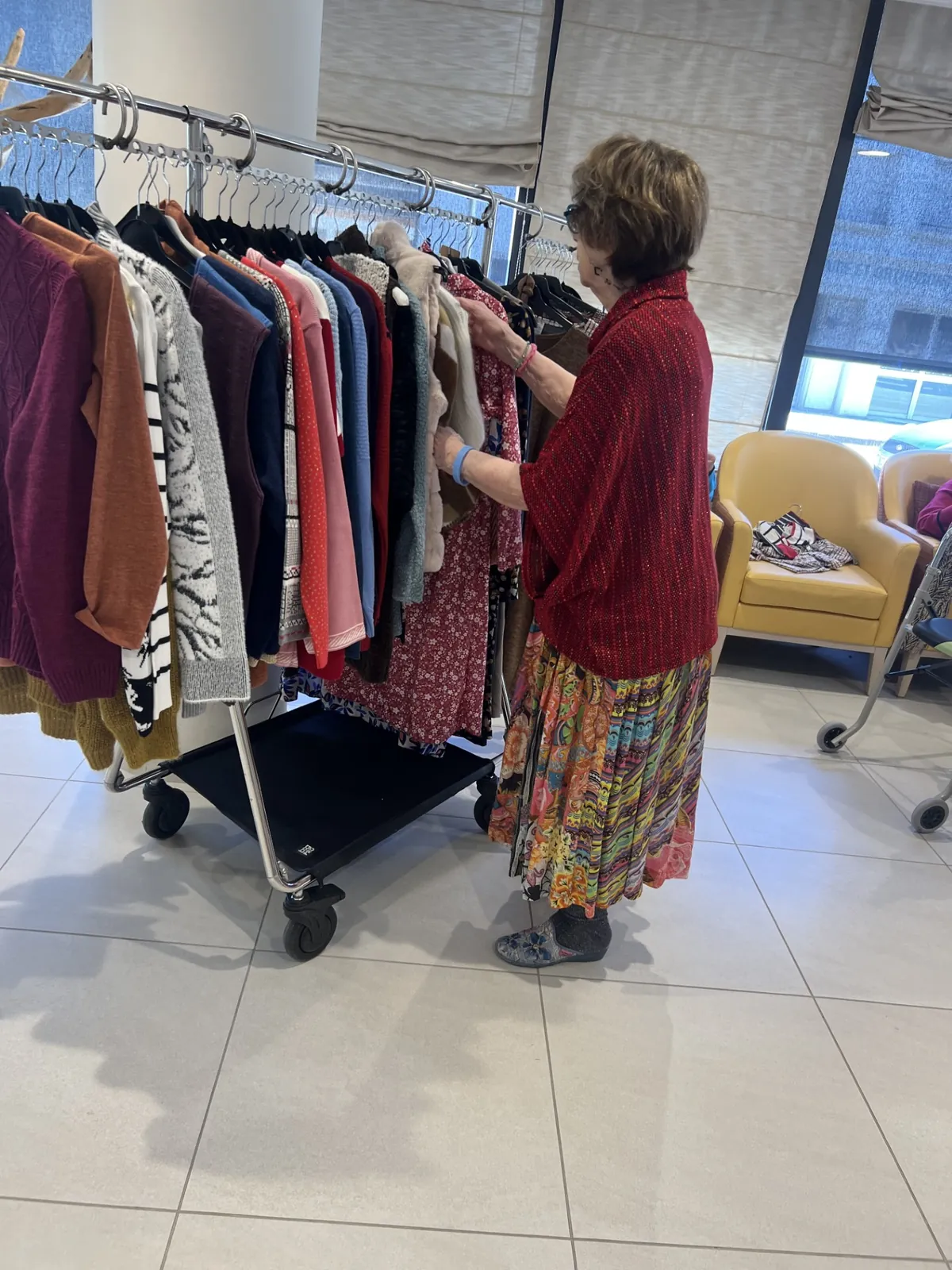 Exposition de vêtements du magasin l'Age d'or à la maison de retraite !